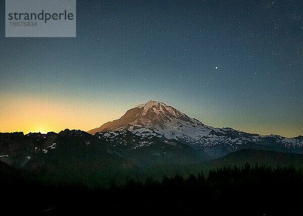 Schöner Mt. Rainier von der Spitze des Tolmie Peak  USA