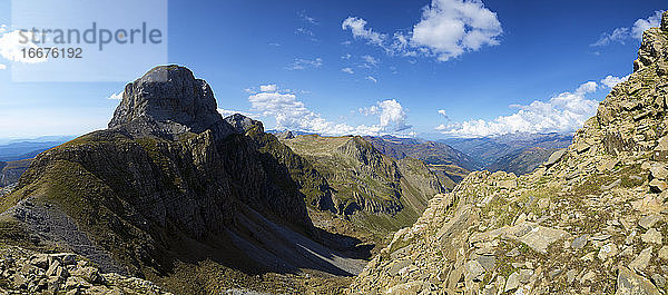 Der Gipfel Llena de la Garganta im Aisa-Tal in der Provinz Huesca  Pyrenäen in Spanien.