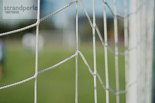 Fußball oder Fußballnetz Hintergrund  Blick von hinter dem Tor mit Unschärfe