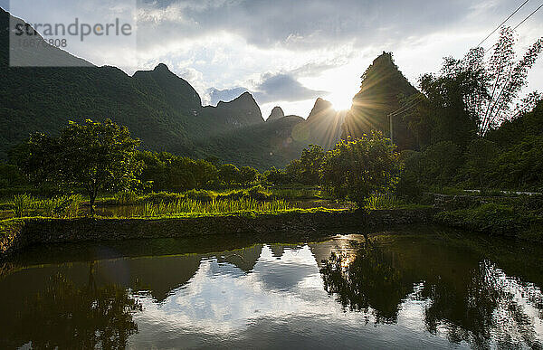 Wasser-Bewässerungssystem in der Nähe von Yangshuo