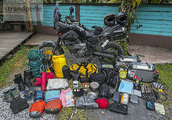 Abenteuer-Motorrad mit Reiseausrüstung  Medellin  Antioquia  Kolumbien