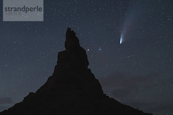 Komet Neowise C/2020 F3 über Trona Pinnacles  Kalifornien