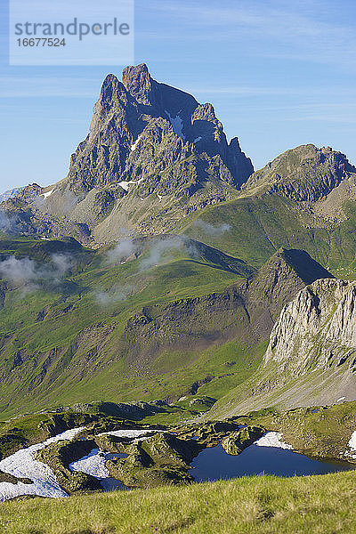 Gipfel des Midi Ossau im Ossau-Tal  Pyrenäen in Frankreich.