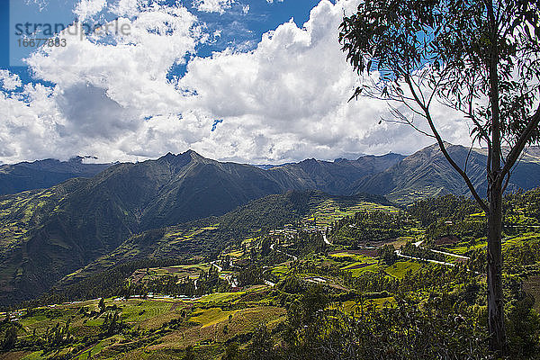 Die Hügel über Tarma  Junin  Peru  Südamerika