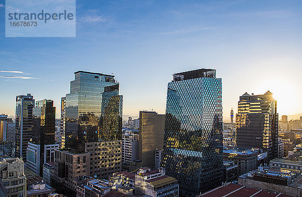 Finanzviertel von Santiago de Chile am Abend