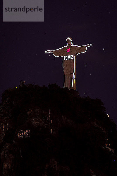 Schöner Blick auf die Christus-Erlöser-Statue mit besonderer Beleuchtung