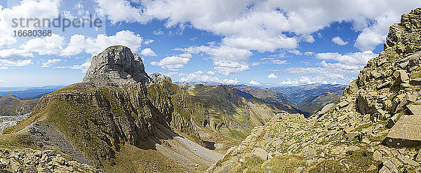 Der Gipfel Llena de la Garganta im Aisa-Tal in der Provinz Huesca  Pyrenäen in Spanien.