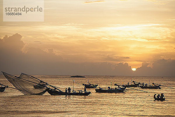 Fischerboote vor der Küste von Vietnam
