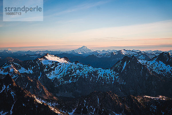 Schöne Aussicht auf den Glacier Peak und die North Cascades