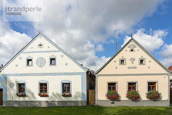 Historische Häuser im Reservat Holasovice Historal Village. Sie repräsentieren den ländlichen Barockstil  UNESCO  Holasovice  Südböhmische Region  Tschechische Republik