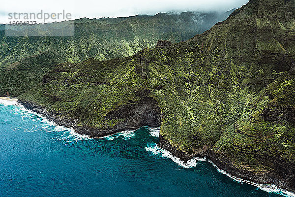 Luftaufnahme der Na Pali Coast im Norden von Kauai (Hawaii)