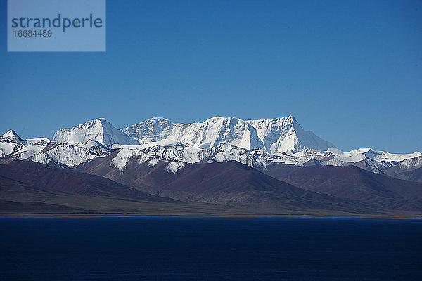 7000 m hohe Gipfel am Namtso-See in Tibet