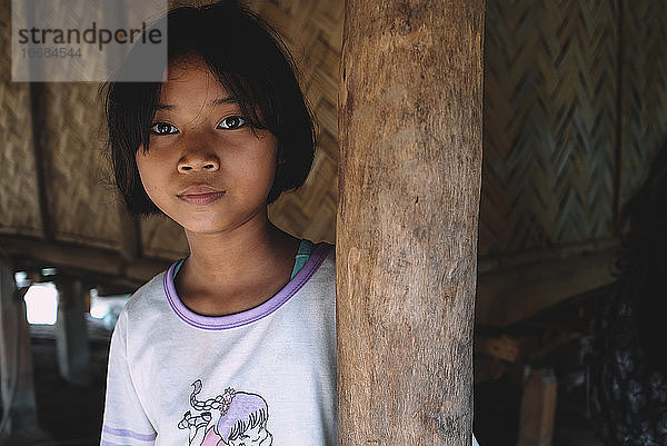 Porträt eines Mädchens  das zum Thai-Stamm gehört.