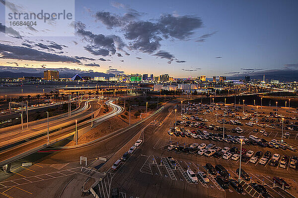 Las Vegas Strip und Flughafenparkplatz