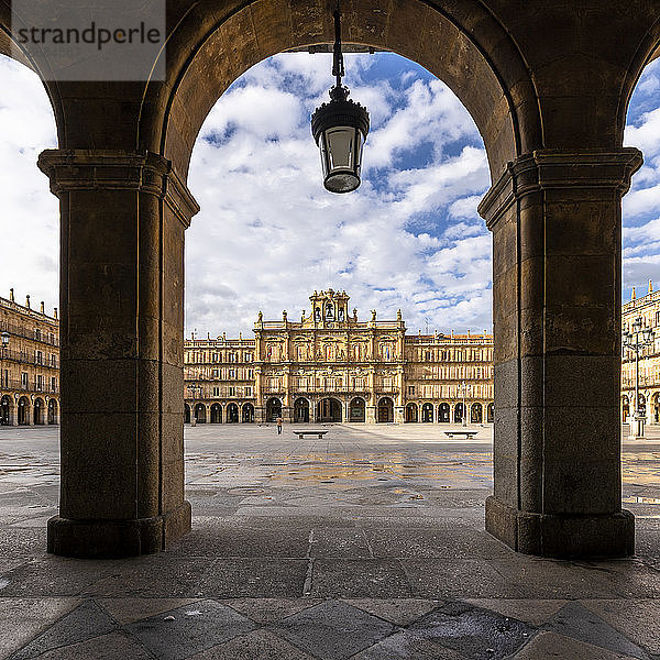 Plaza Mayor von Salamanca ohne Menschen während der Quarantäne