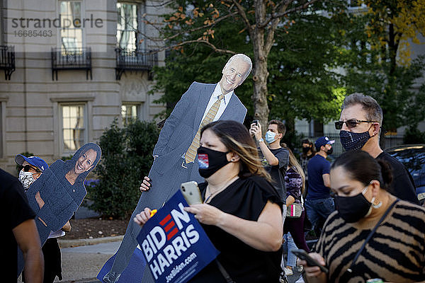 Biden-Anhänger feiern seinen Sieg vor dem Weißen Haus am 7. November.