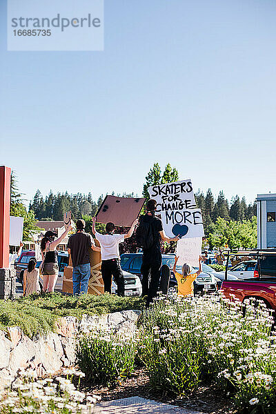 Friedliche Demonstrationen im ländlichen Grass Valley  Kalifornien Protest