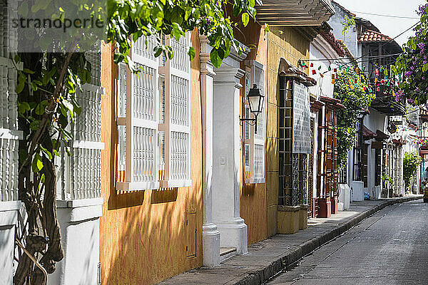 leere Straße in der Altstadt von Cartagena in Kolumbien