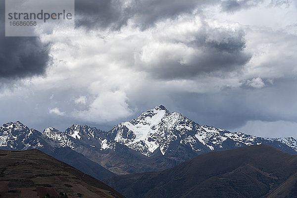 Schneebedeckter Berg Nevado Veronica  Die Anden  Region Cusco  Peru