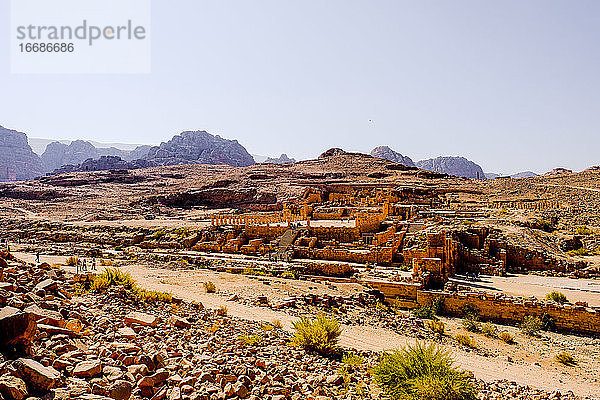 Weitblick auf die antike Ruinenstadt Petra  Jordanien