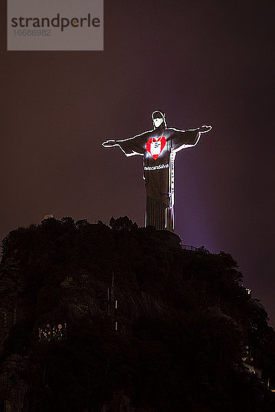 Schöner Blick auf die Christus-Erlöser-Statue mit besonderer Beleuchtung