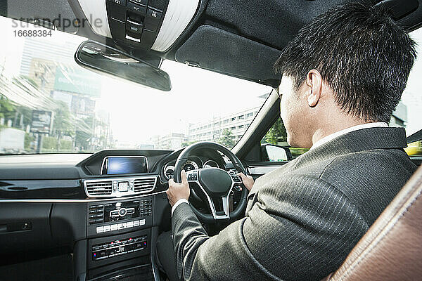 Luxuswagen mit Chauffeur in Bangkok