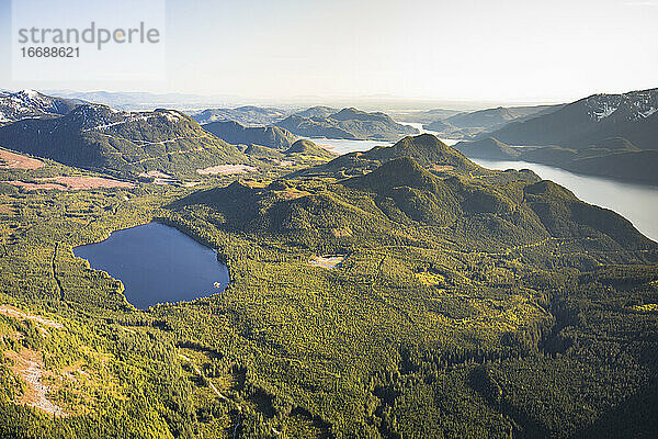 Luftaufnahme des Davis Lake Provincial Park und des Stave Lake  B.C.  Kanada