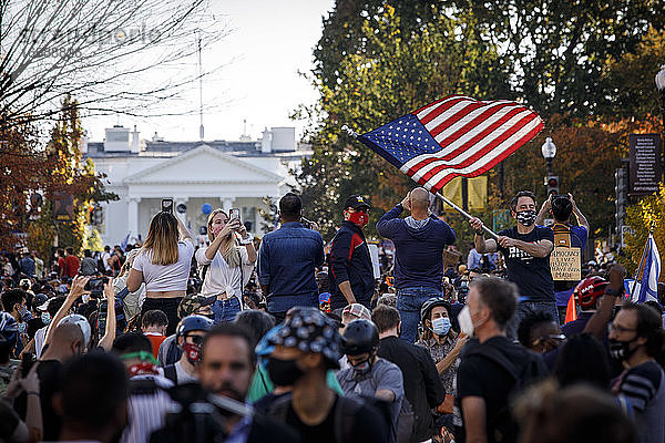 Biden-Anhänger feiern seinen Sieg vor dem Weißen Haus am 7. November.