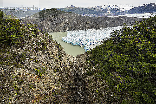 Idyllische Aufnahme des Glacier Grey von der Schlucht aus gesehen  Torres del Paine National Park  Patagonien  Chile