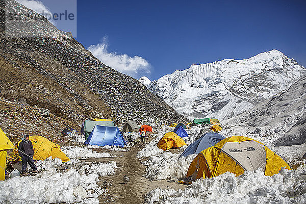 Basislager auf dem Island Peak im Khumbu-Tal in Nepal.