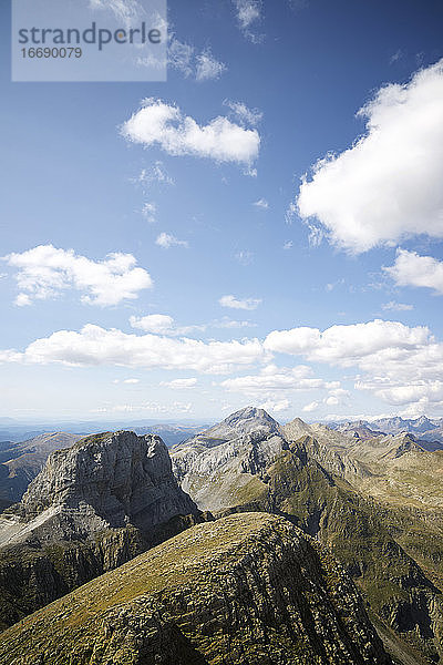 Gipfel im Aisa-Tal in der Provinz Huesca  Pyrenäen in Spanien.