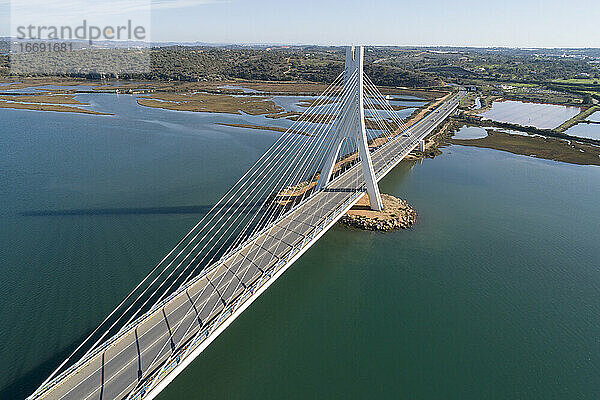 Brücke von Portimao aus der Vogelperspektive