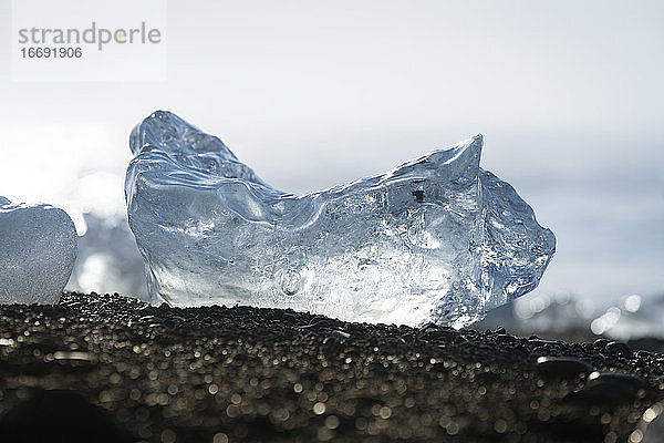 Detailaufnahme eines Eisbrocken am Diamantstrand  Island