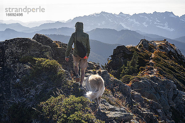 Wandern auf dem Gipfel des Johnson Mountain in der Glacier Peak Wildnis