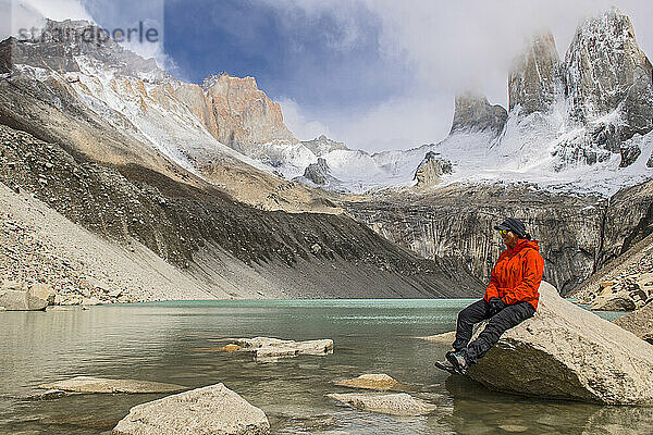 Wanderin im Torres del Paine National Park  Patagonien