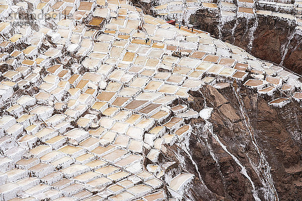 Luftaufnahme der Salzminen bei Salineras de Maras  Heiliges Tal  Peru