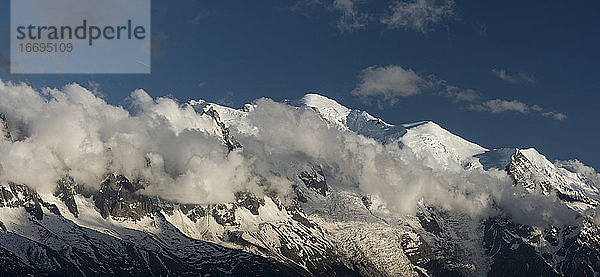 Panoramablick auf Les Aiguilles de Chamonix und den Mont Blanc  4808 Meter