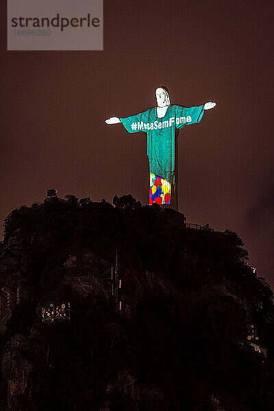 Schöner Blick auf die Christus-Erlöser-Statue mit besonderer Beleuchtung