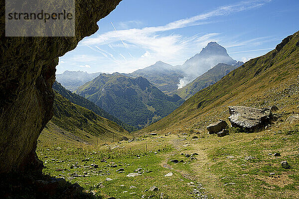 Midi D`Ossau-Gipfel im Ossau-Tal  Pyrenäen in Frankreich.