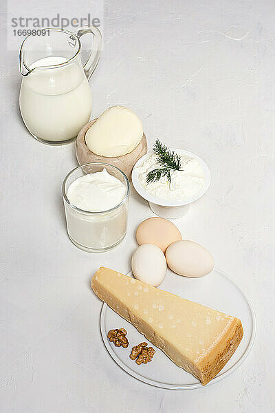Molkereiprodukte  Käse  Parmesan und Eier