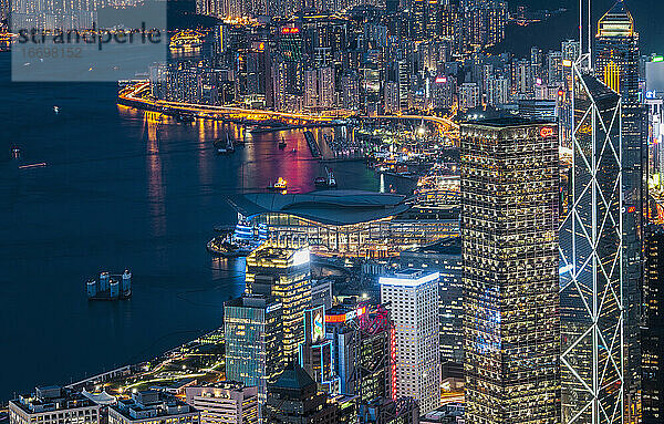 Blick auf Hongkong vom Victoria Peak bei Nacht