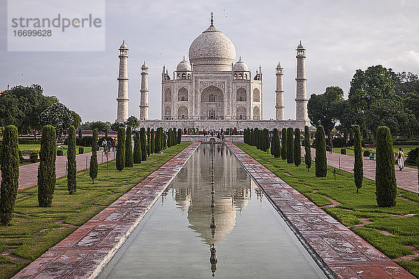 Das berühmte Taj Mahal  eines der sieben Weltwunder.