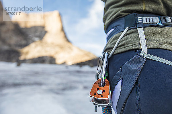 Detailansicht des Klettergurtes mit angelegten Rollen.