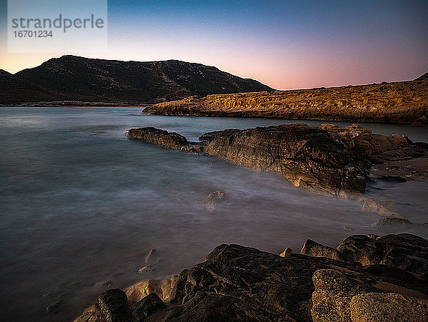 Schöner Sonnenaufgang an der Küste von Almería