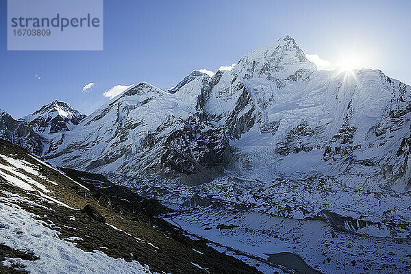 Berge in der Nähe des Everest-Basislagers im Khumbu-Tal in Nepal