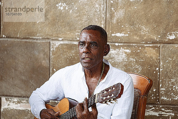 kubanischer musiker  havanna - kuba