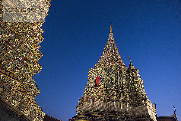Buddhistische Stupa im buddhistischen Tempel Wat Pho in Bangkok  Thailand.