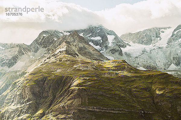 Luftaufnahme von Gletscher und Alpen bei Gornergrat zermatt