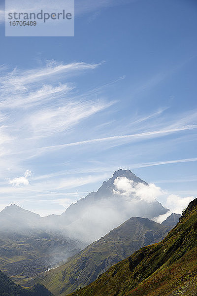 Midi D`Ossau-Gipfel im Ossau-Tal  Pyrenäen in Frankreich.