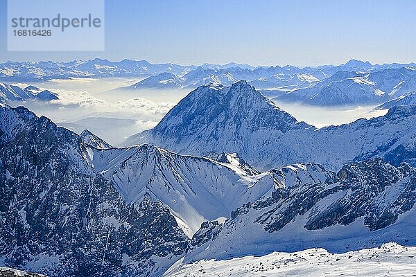 Hohe Munde  2661 m  Aussicht Zugspitze  Bayern  Deutschland  Europa